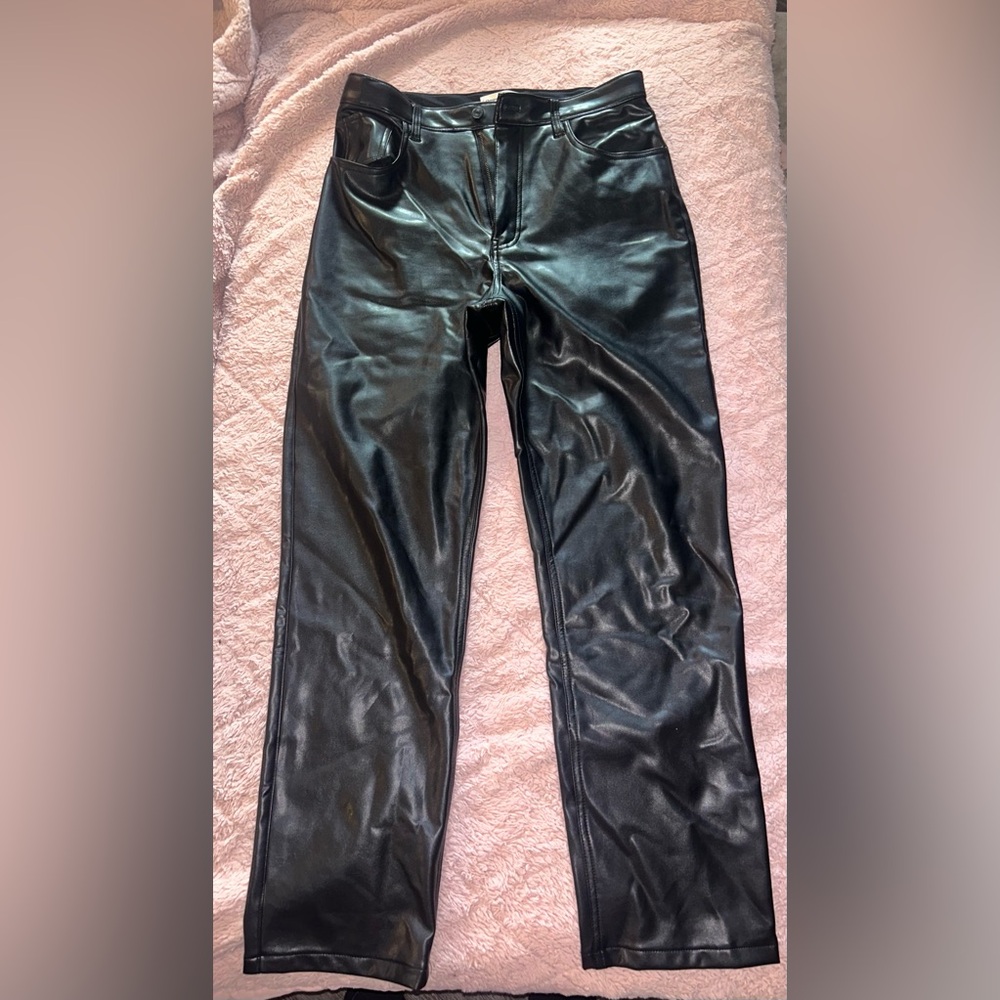 Abercrombie The 90’s straight ultra high rise jean. Only worn twice!
